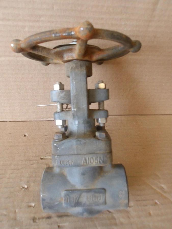 Used NEWAY 1-1/2" STEEL WCB GATE VALVE (THREADED) #722127G NEW