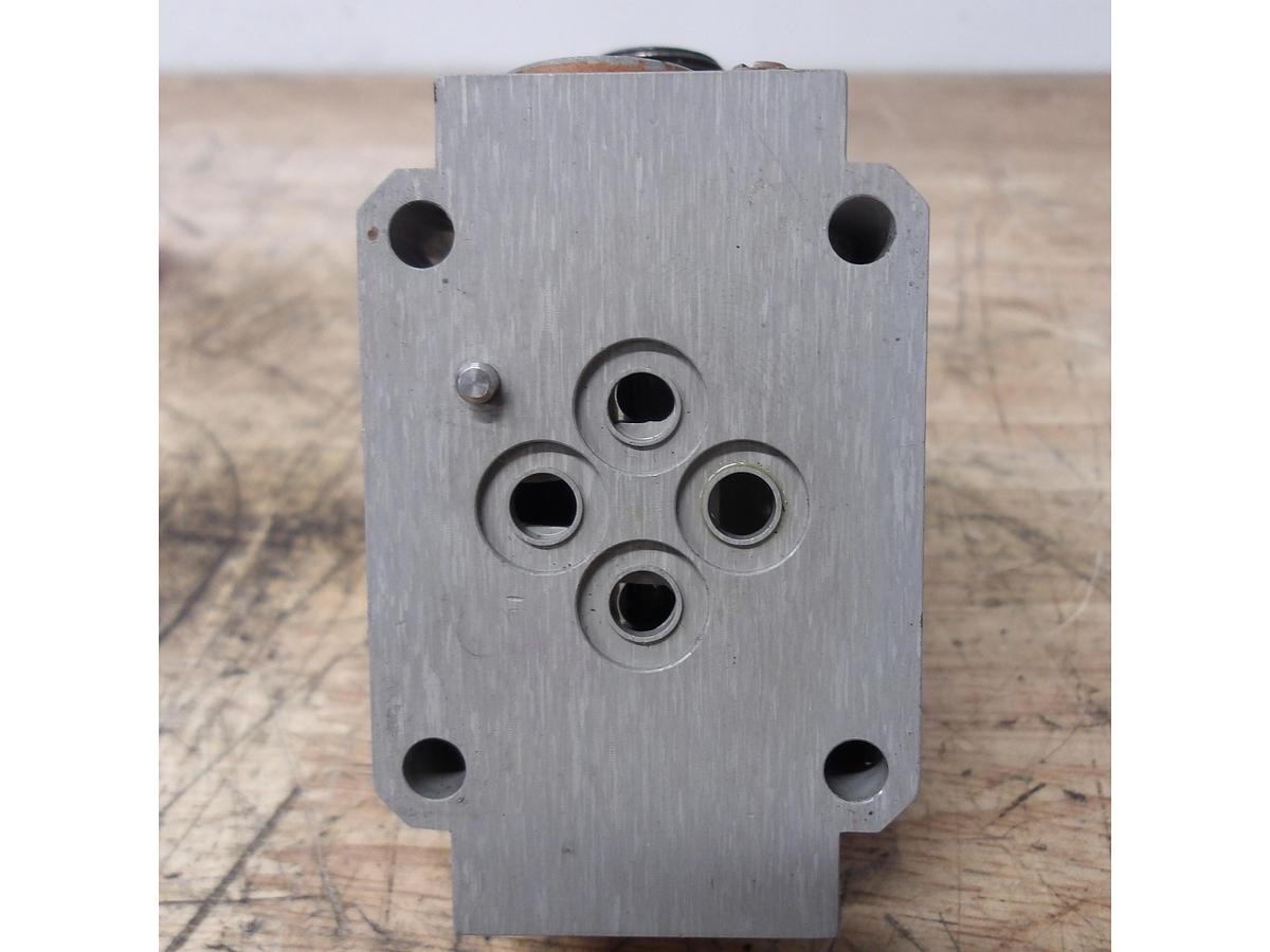 Used CADILLAC GAGE CO. FC26-397A SERVO VALVE, #91130G USED