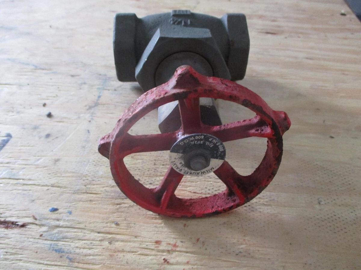 Used MILWAUKEE 1-1/4" BRONZE GLOBE VALVE, #117207J NEW