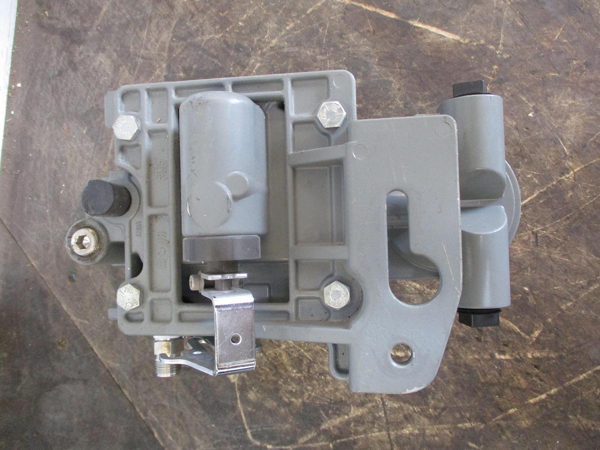 Used FISHER-FIELDVUE POSITIONER, #99208J USED