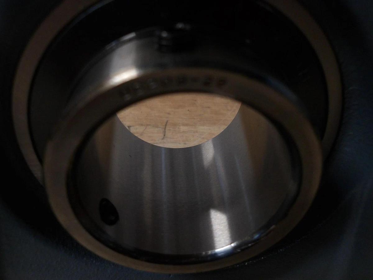 AMI UCP209-28 PILLOW BLOCK BEARING 1-3/4" BORE, #728113G NIB