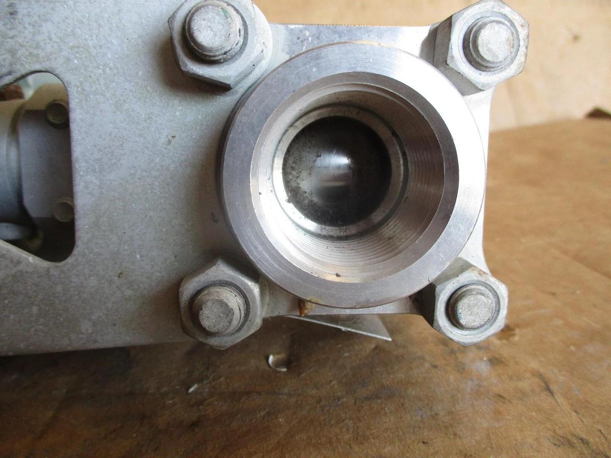 Used WHITEY 1" STAINLESS BALL CONTROL VALVE, #917306J NEW (WEATHERED)