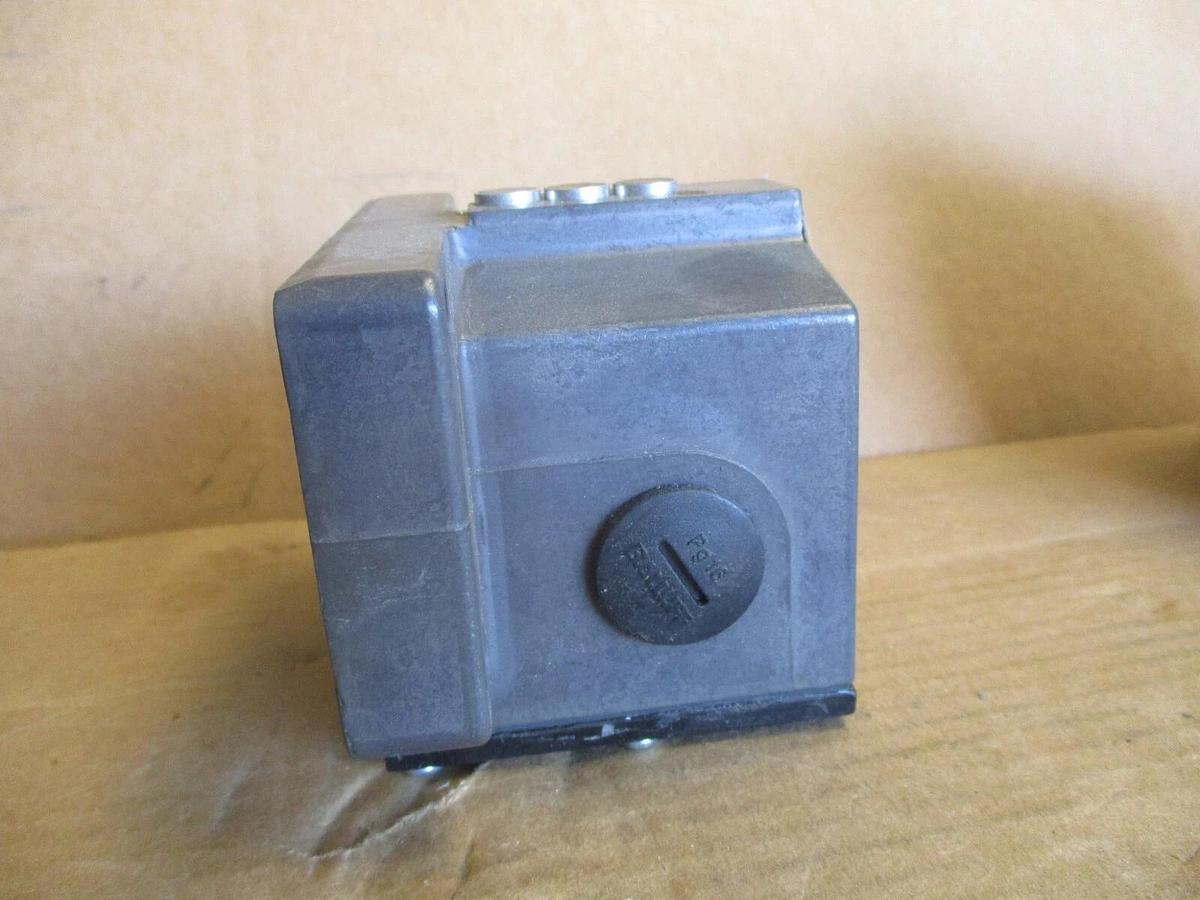 BALLUFF BES-516-KHG-12-602-11 PROXIMITY SWITCH, #791031J NIB