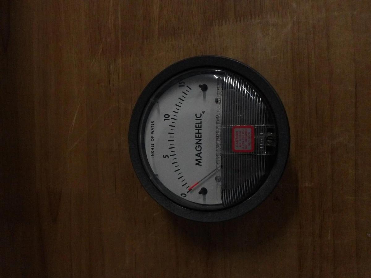 Used DWYER MAGNEHELIC 2010 PRESSURE GAUGE, #121900G NEW