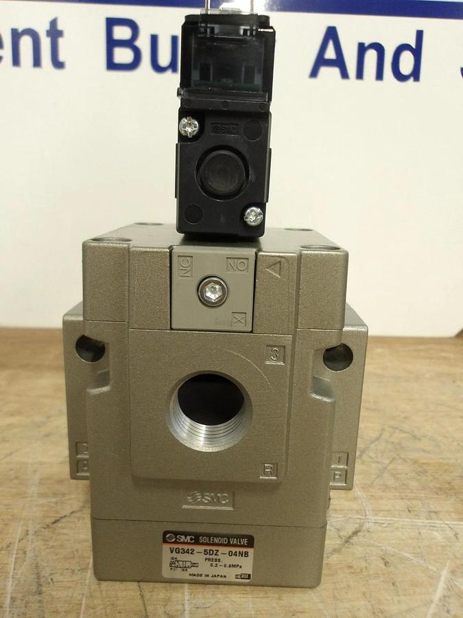 Used SMC VG342-5DZ-04NB SOLENOID VALVE 3/4", #530306G NEW