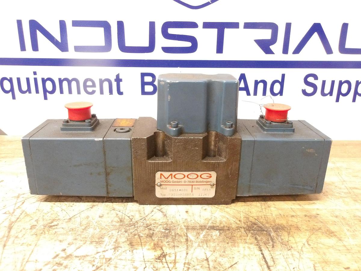 Used MOOG D651-401/P35DBM3AVFA SERVO PROPORTIONAL VALVE