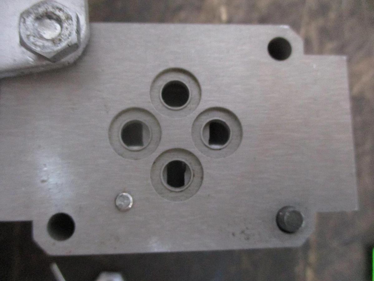 Used CADILLAC GAGE FC26-397A SERVO VALVE, #827216J USED