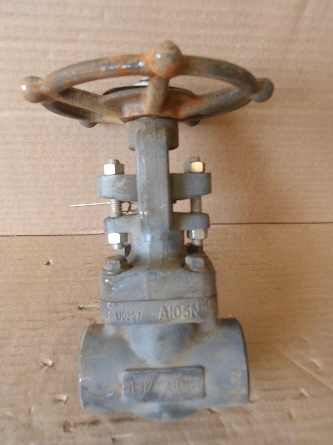 Used NEWAY 1-1/2" STEEL WCB GATE VALVE (THREADED) #722127G NEW