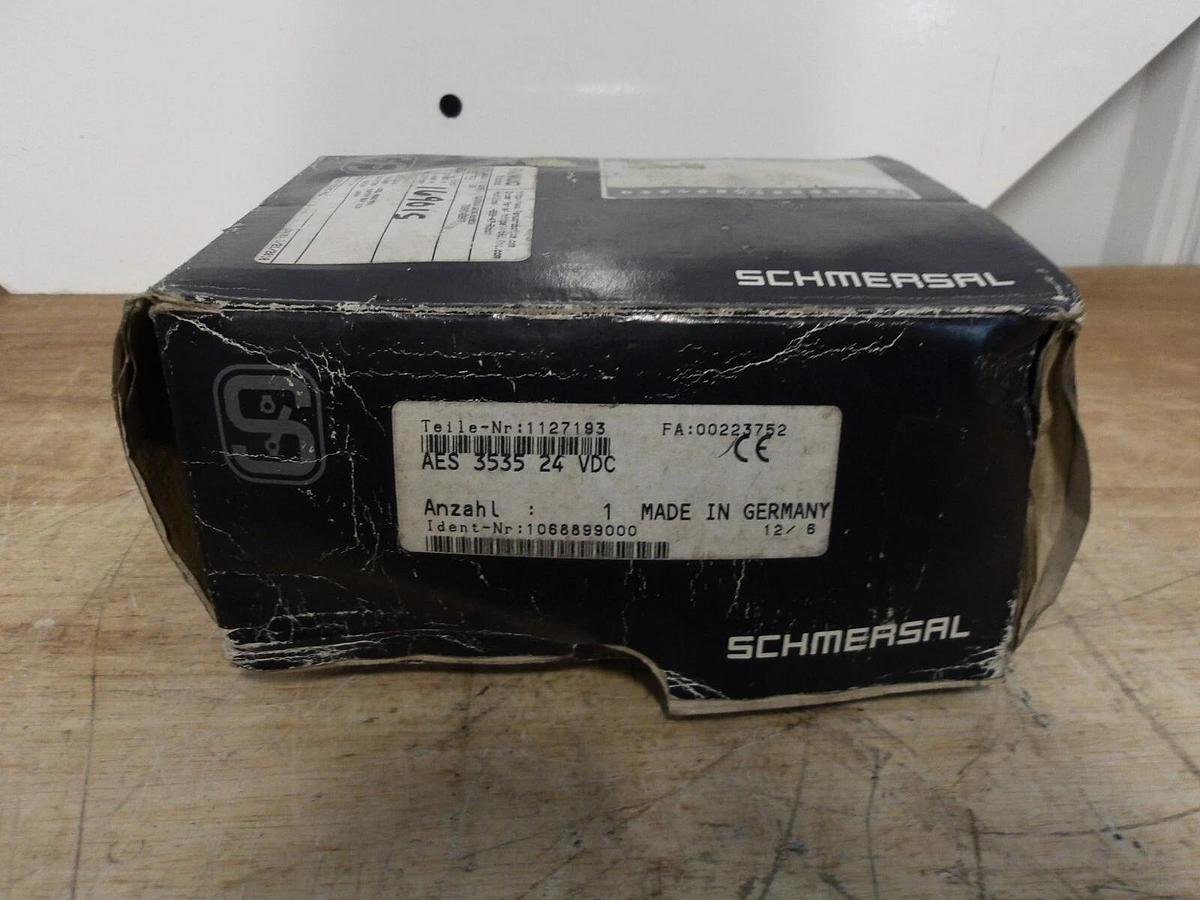 SCHMERSAL AES-3535 SAFETY CONTROLLER 24 VDC, #57158G NIB