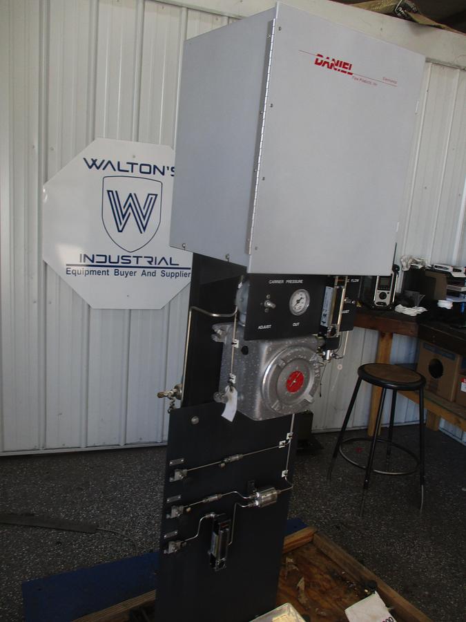 DANIEL M0N 2000 GAS CHROMATOGRAPH