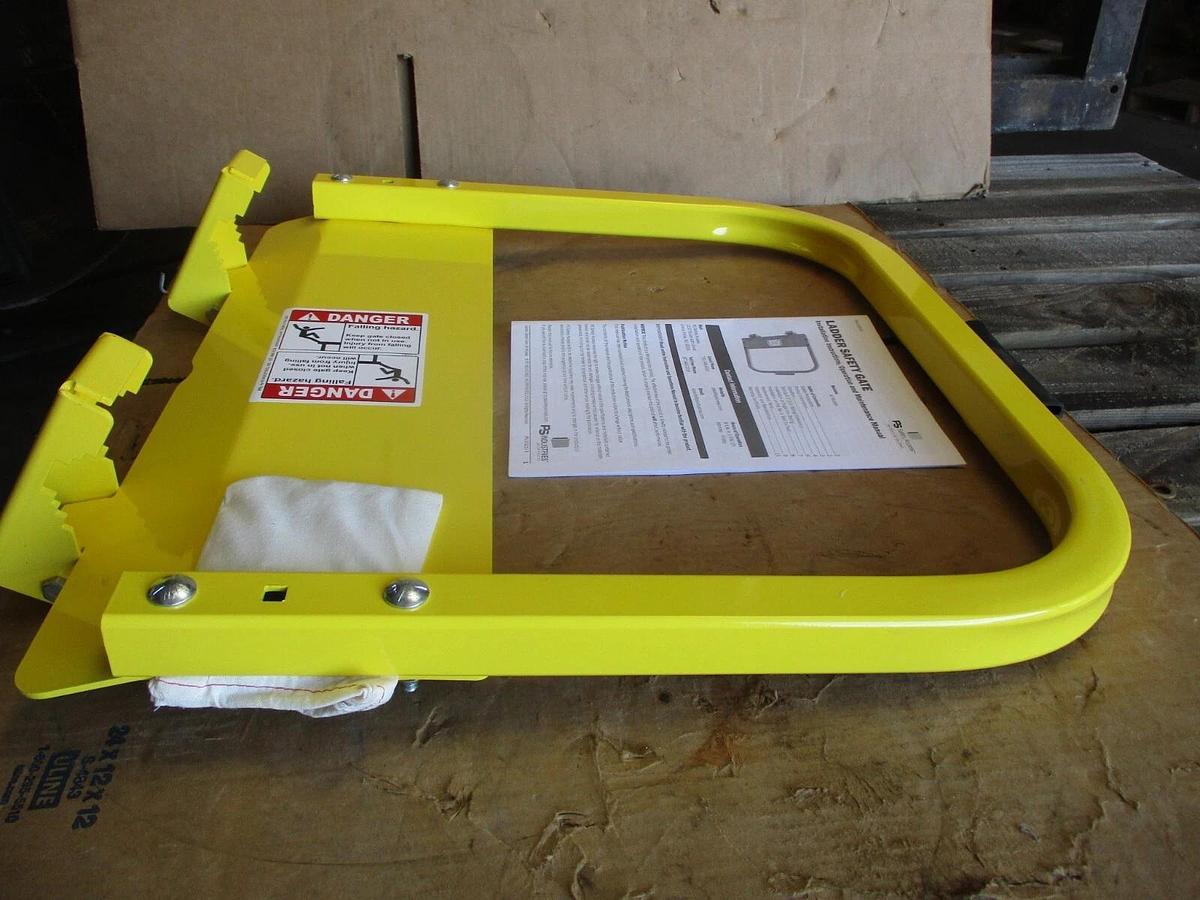 PS INDUSTRIES LSG-21 LADDER SAFETY GATE, #9181151J NIB
