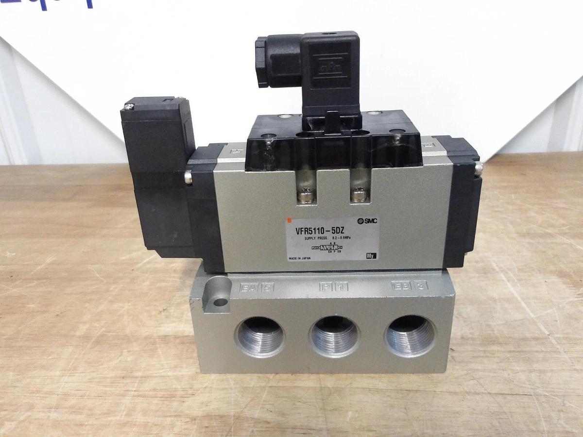 Used SMC VFR5110-5DZ PNEUMATIC SOLENOID VALVE, #371034G NEW
