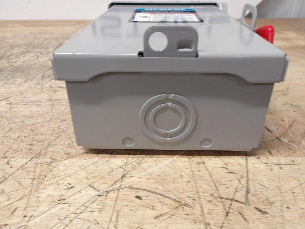 Used SIEMENS 30 AMP ENCLOSED SWITCH, 240AC-250DC V, #512940G NEW