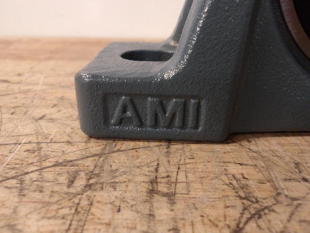 AMI UCP209-28 PILLOW BLOCK BEARING 1-3/4" BORE, #728113G NIB
