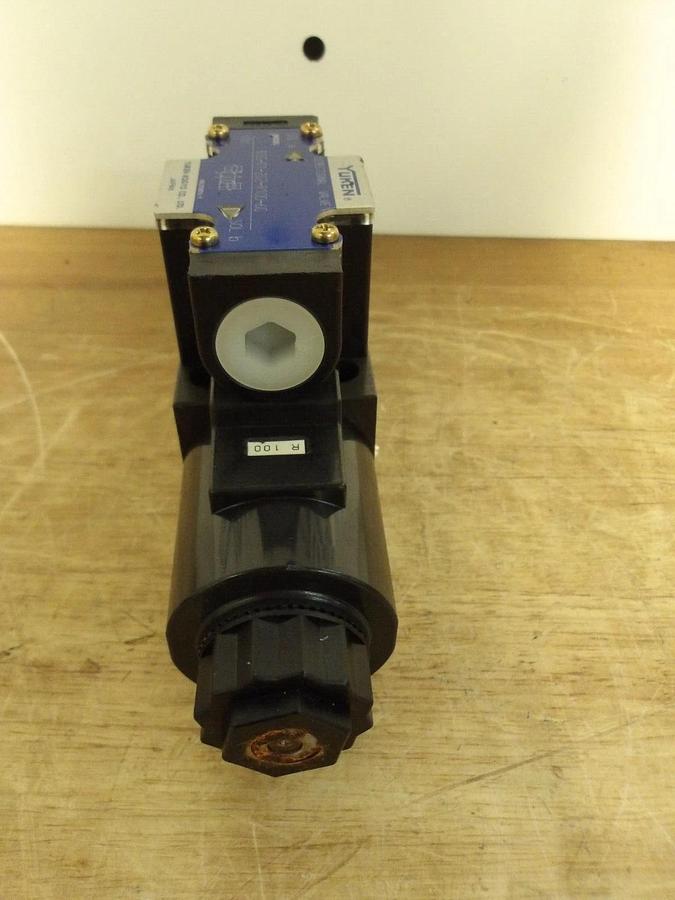 Used YUKEN DSG-01-2D2-R100-60 HYDRAULIC DIRECTIONAL VALVE, #331118G NEW