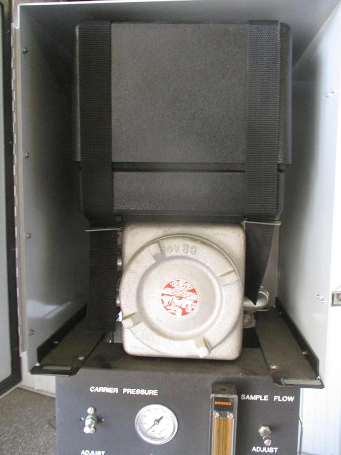 DANIEL M0N 2000 GAS CHROMATOGRAPH