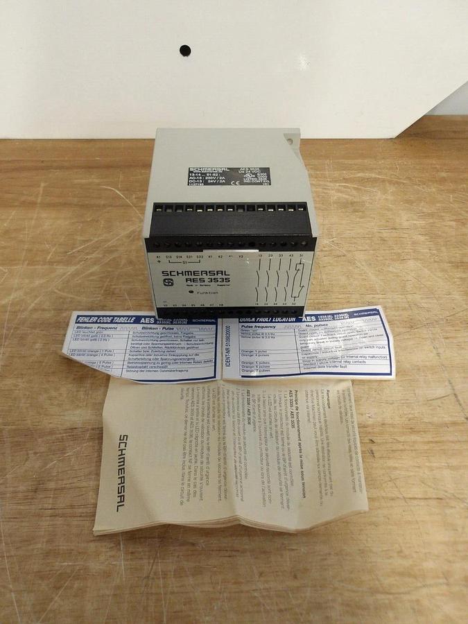 SCHMERSAL AES 3535 24 VDC SAFETY CONTROLLER, #3121140G NIB