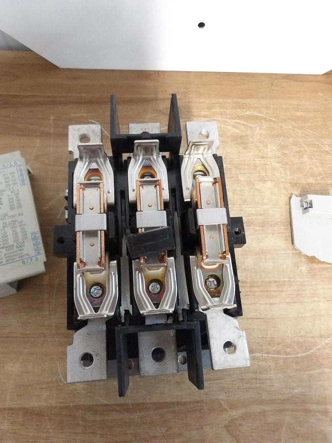 Used MITSUBISHI S-N300 CONTACTOR 350 AMP, #225140G PARTS ONLY