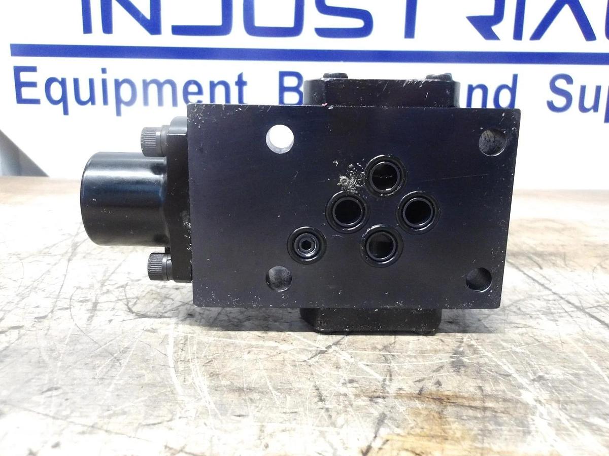 Used MOOG 73-104 SERVO VALVE, #8261008G PARTS ONLY