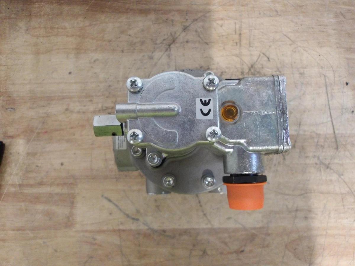 Used PARKER N3259E04653F PNEUMATIC SOLENOID VALVE 1-1/2", #6201015G NEW