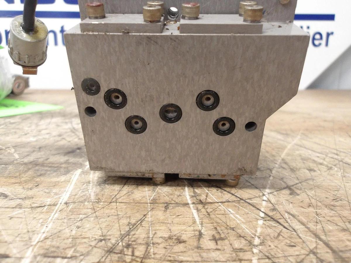 Used MOOG 33-185E SERVO VALVE, #8261125G USED