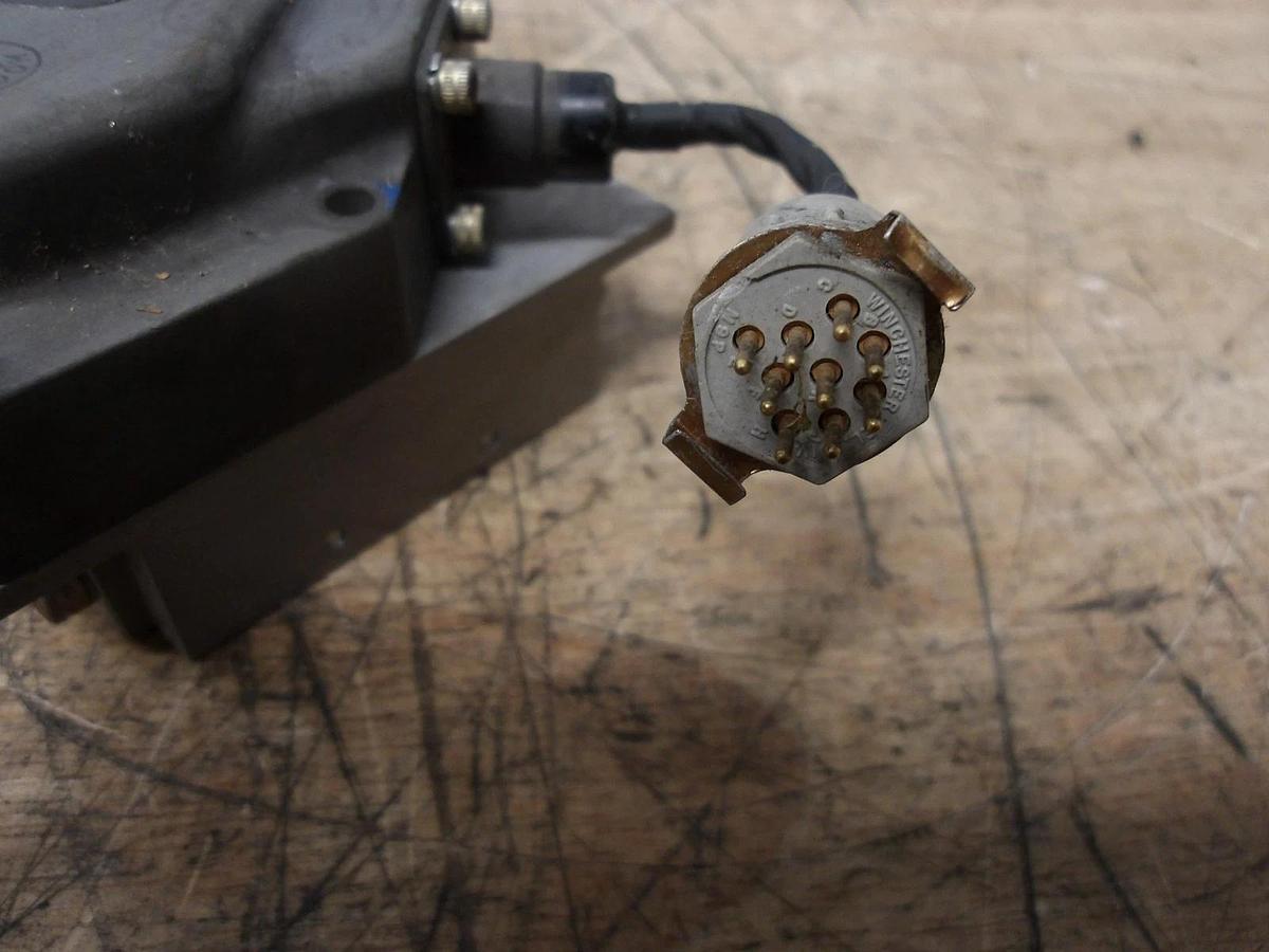 Used MOOG 33-185E SERVO VALVE, #8261125G USED