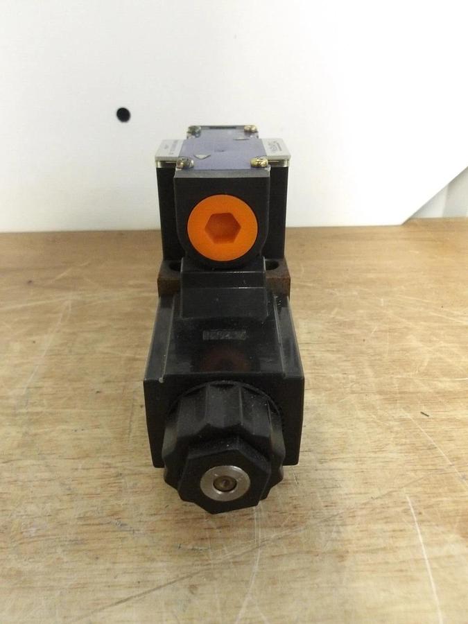 Used YUKEN DSG-01-3C4-A100-6090 DIRECTIONAL HYDRAULIC VALVE, #2281225G NEW