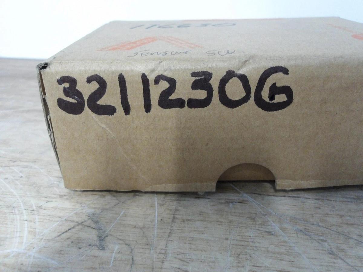 IFM PN7001 PRESSURE SENSOR SWITCH, #3211230G NIB