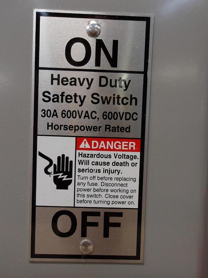 Used SIEMENS 30 AMP SAFETY SWITCH 600 V, #5111130G NEW