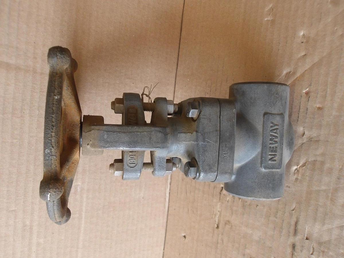 Used NEWAY 1-1/2" STEEL WCB GATE VALVE (THREADED) #722127G NEW