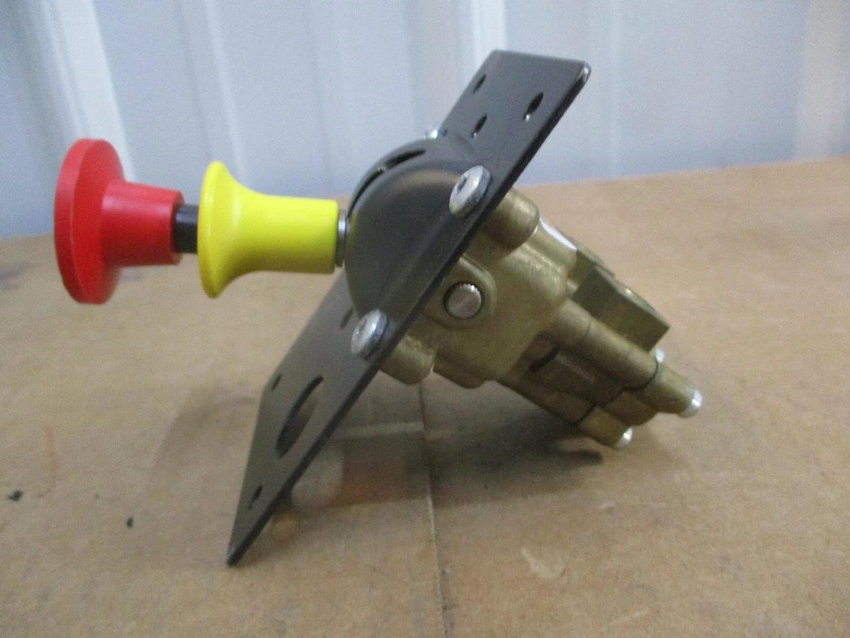 Used WILLIAMS 118374 TWO-POSITION FOUR-WAY CONTROL VALVE, #120242J NEW