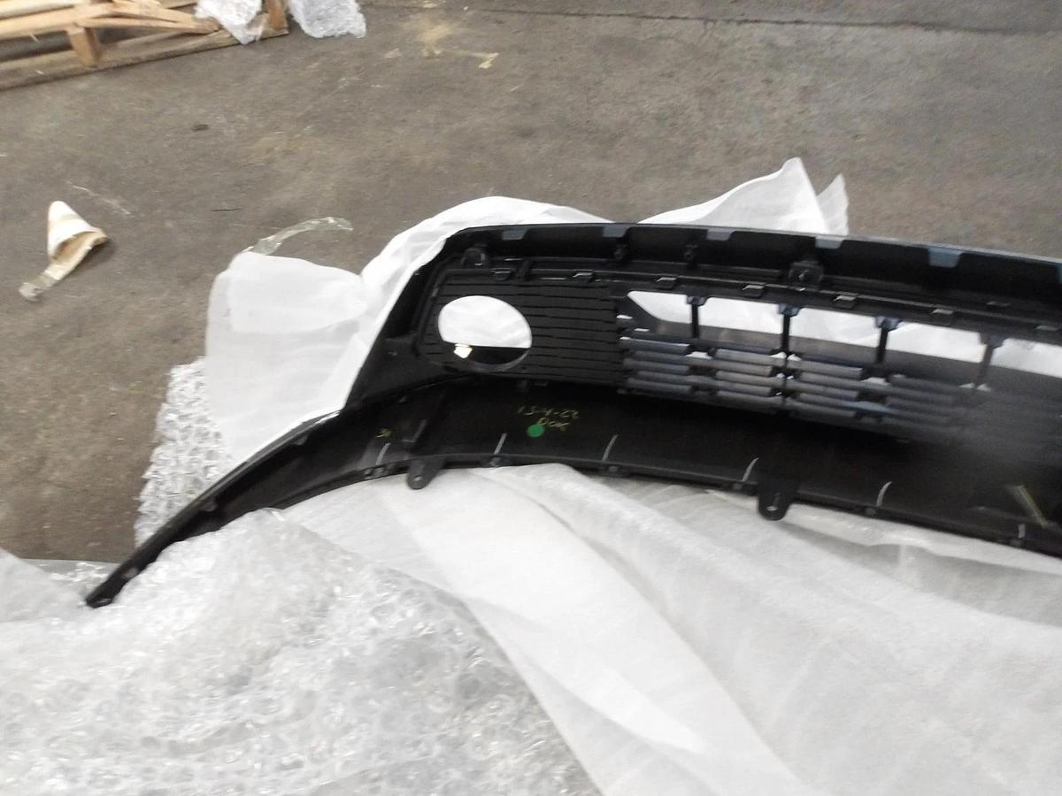 Used KIA 86530 M7020 GRILLE FRONT BUMPER COVER (BLACK), #926205G NEW (AS IS)
