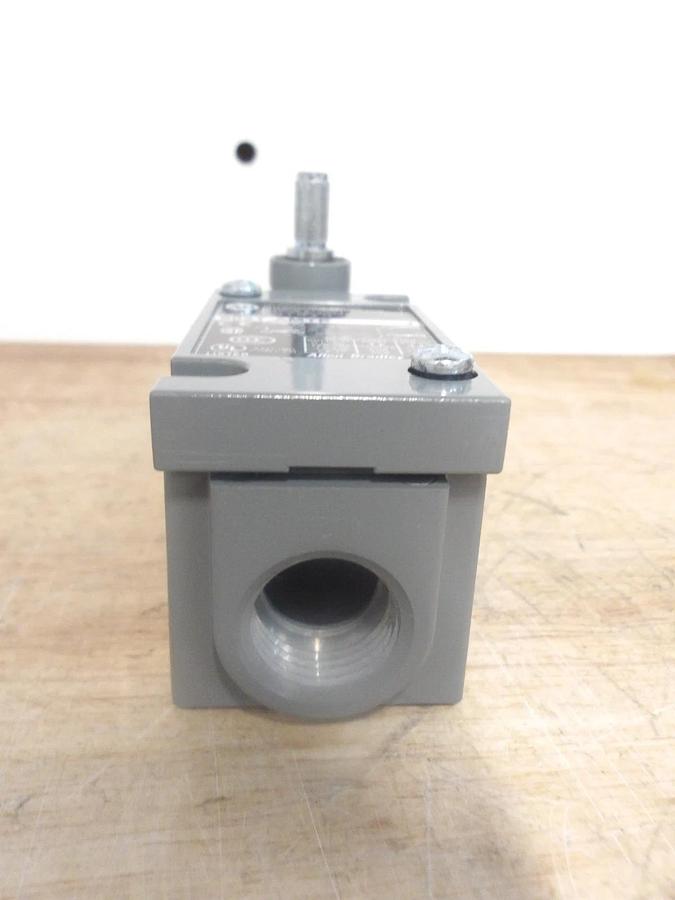 ALLEN BRADLEY 802T-AMPT LIMIT SWITCH, #428945G NIB