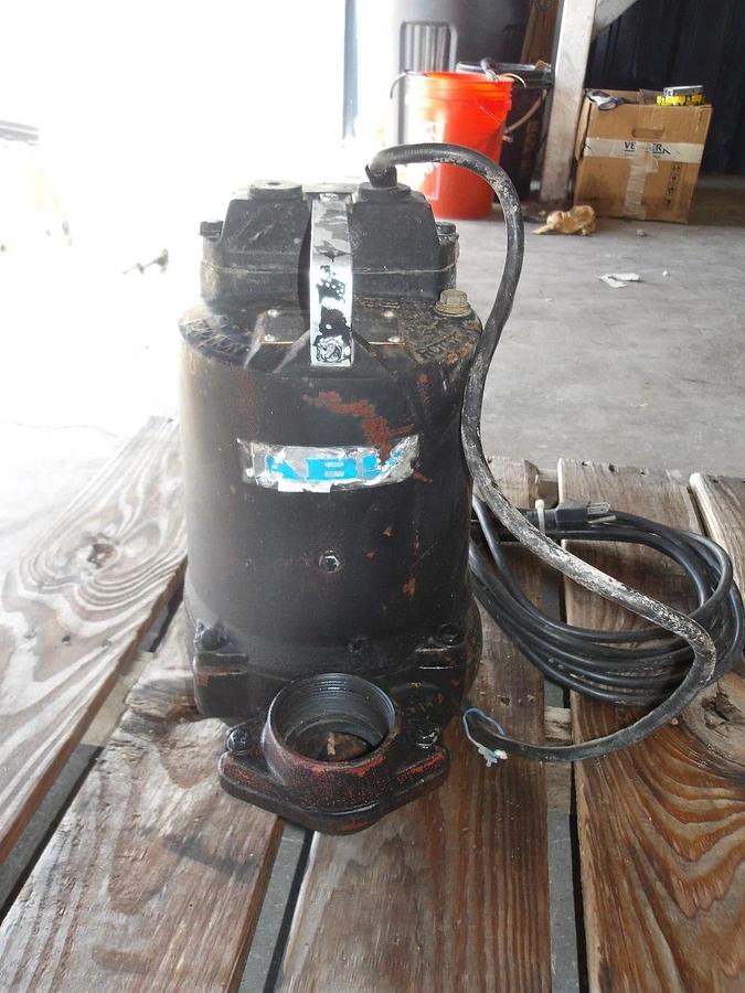Used ABS 2" SUBMERSIBLE PUMP .5 HP, 118 GPM, #1111110G NEW (WEATHERED)
