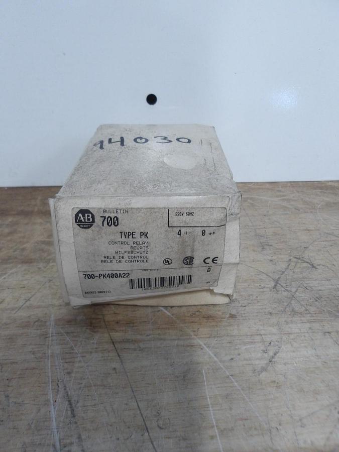 ALLEN BRADLEY 700-PK400A22 CONTROL RELAY, #521107G NIB