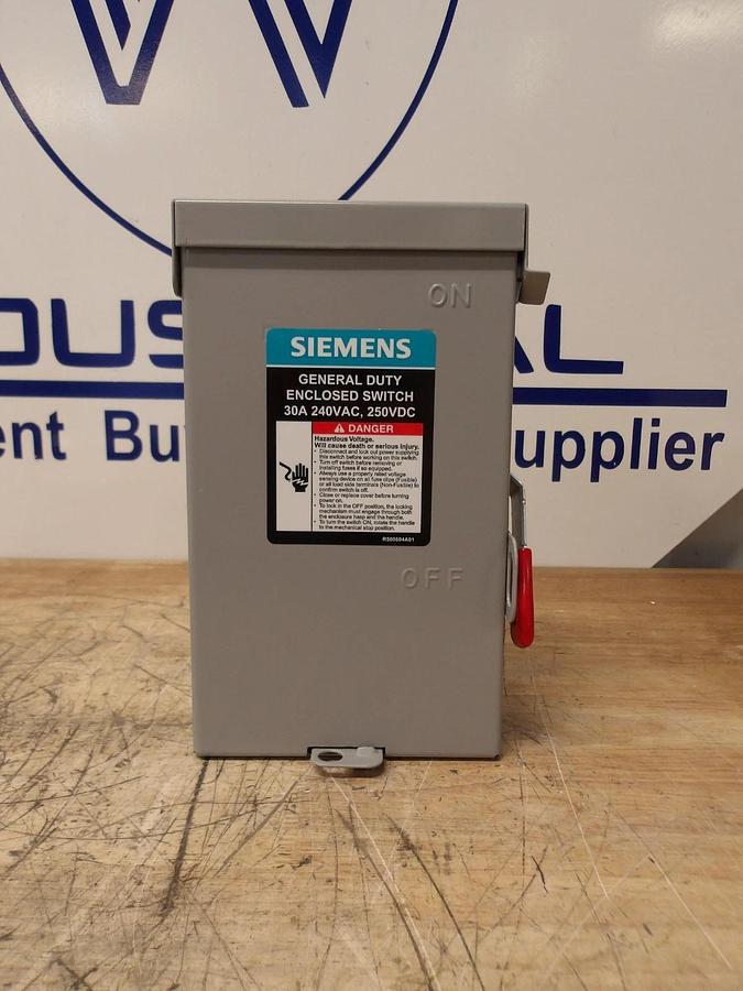 Used SIEMENS 30 AMP ENCLOSED SWITCH, 240AC-250DC V, #512940G NEW