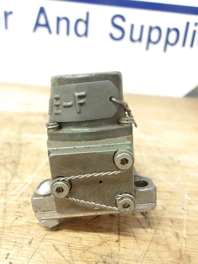 Used MOOG 010-28205/31-010A SERVO VALVE, #8261148G USED