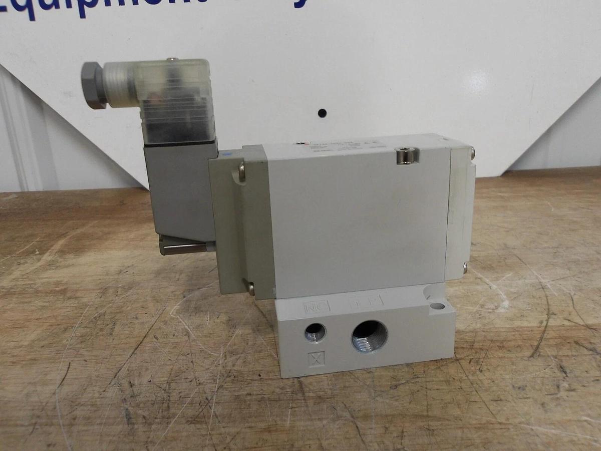Used SMC VP744-5DZ1-03A PNEUMATIC SOLENOID VALVE, 24 VDC, #66208G NEW
