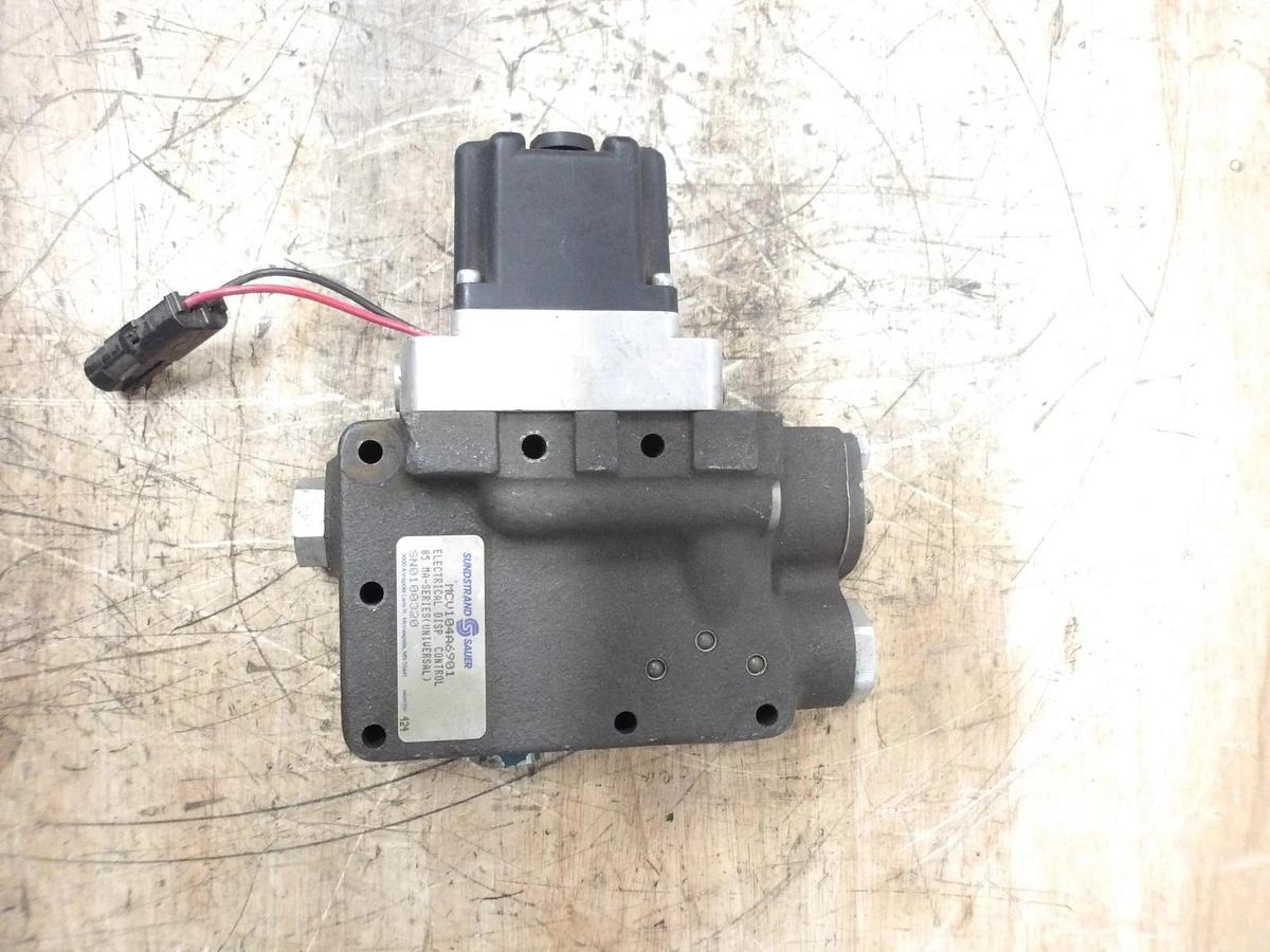 Used SAUER SUNDSTRAND MCV101A1214 SERVO & CONTROL VALVE, #826251G USED