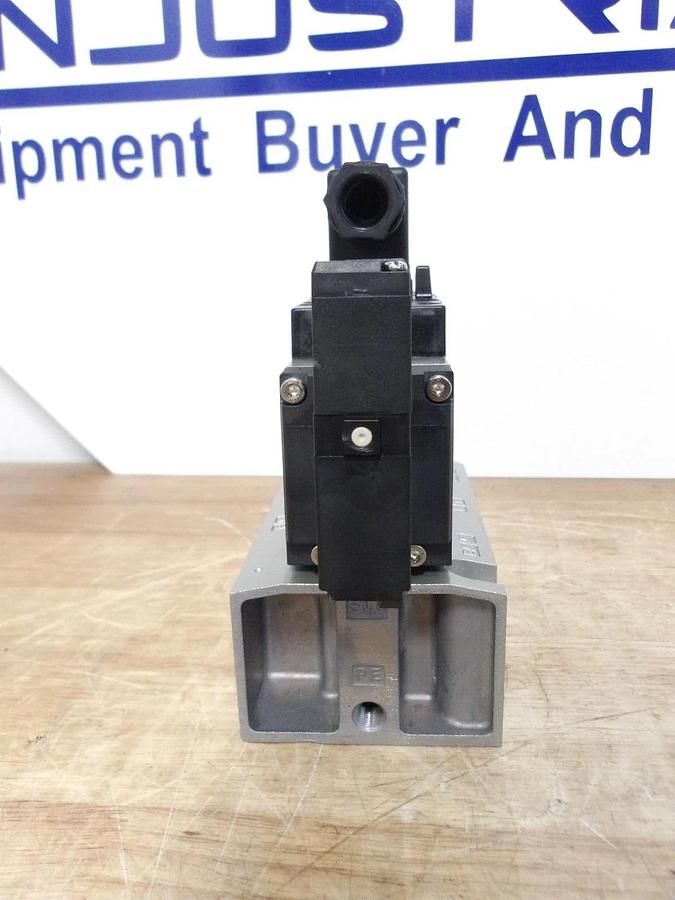 Used SMC VFR5110-5DZ PNEUMATIC SOLENOID VALVE, #371034G NEW