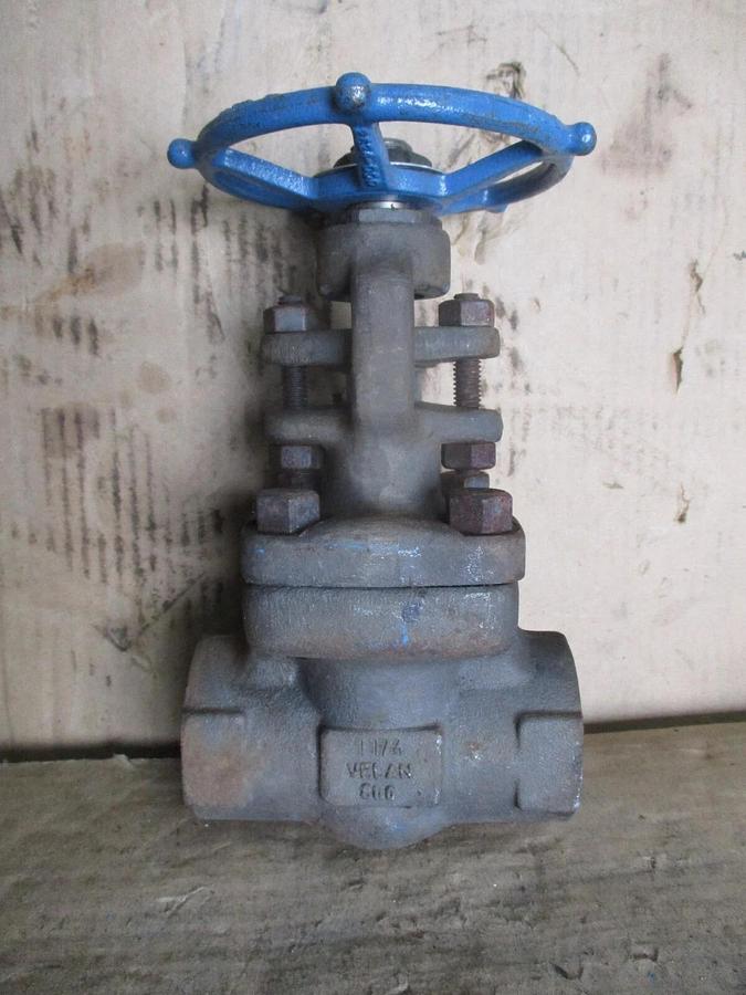 Used VELAN 1-1/4" STEEL GATE VALVE (THREADED) #78316J NEW