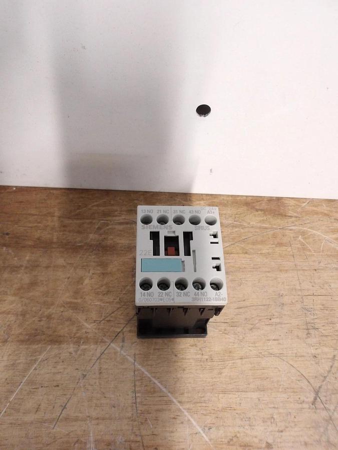 SIEMENS 3RH1122-1BB40 CONTROL RELAY (LOT OF 2) #521147G NIB