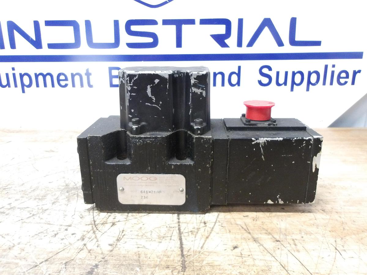Used MOOG 641-210B SERVO VALVE, #911016G USED