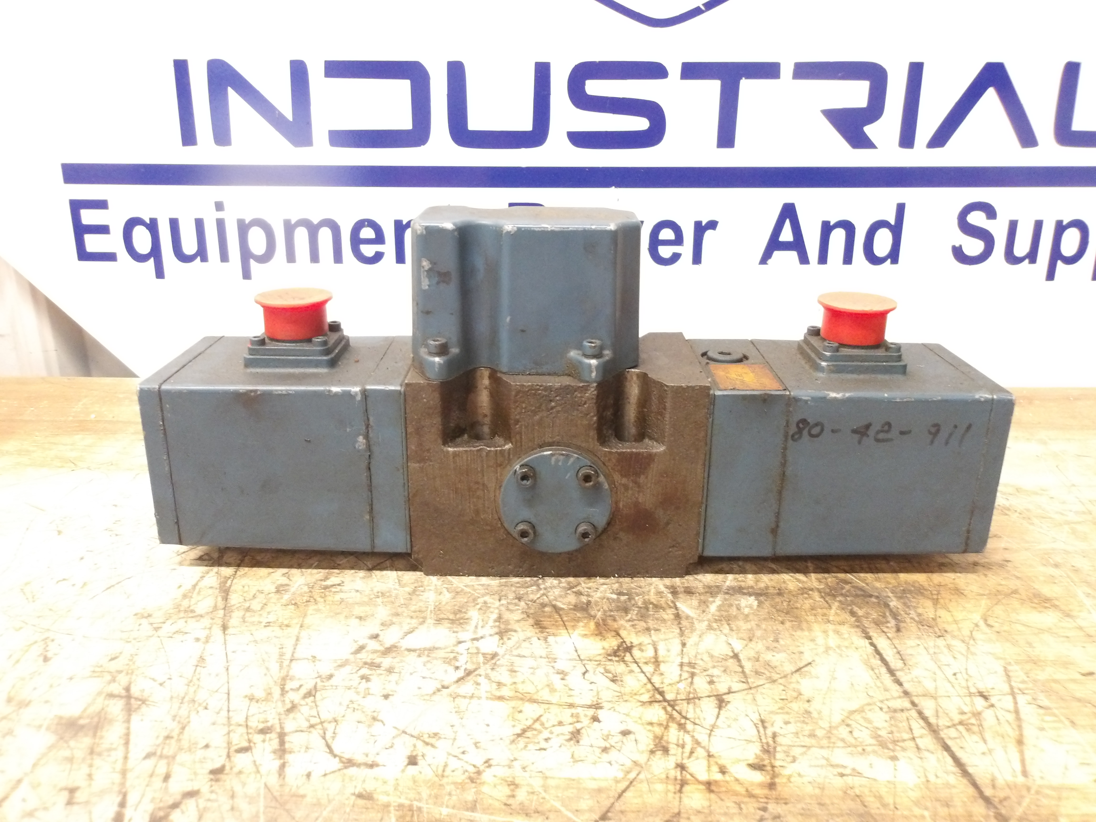 Used MOOG D651-401/P35DBM3AVFA SERVO PROPORTIONAL VALVE