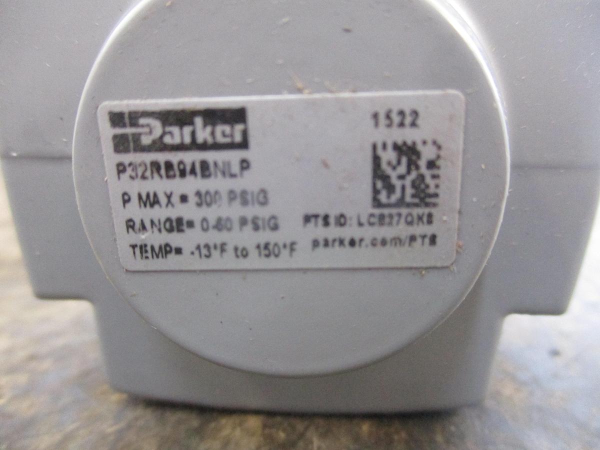 PARKER P32RB94BNLP COMPACT PNEUMATIC AIR PRESSURE REGULATOR