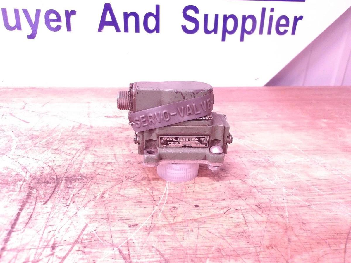 Used MOOG 010-28205/31-010A SERVO VALVE, #8261148G USED