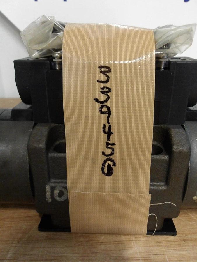 Used NACHI SS-003-C6-R-D2-21 HYDRAULIC DIRECTIONAL CONTROL VALVE, #33945G NEW