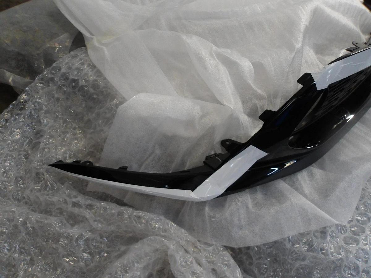 Used KIA 86530 M7020 GRILLE FRONT BUMPER COVER (BLACK), #926205G NEW (AS IS)