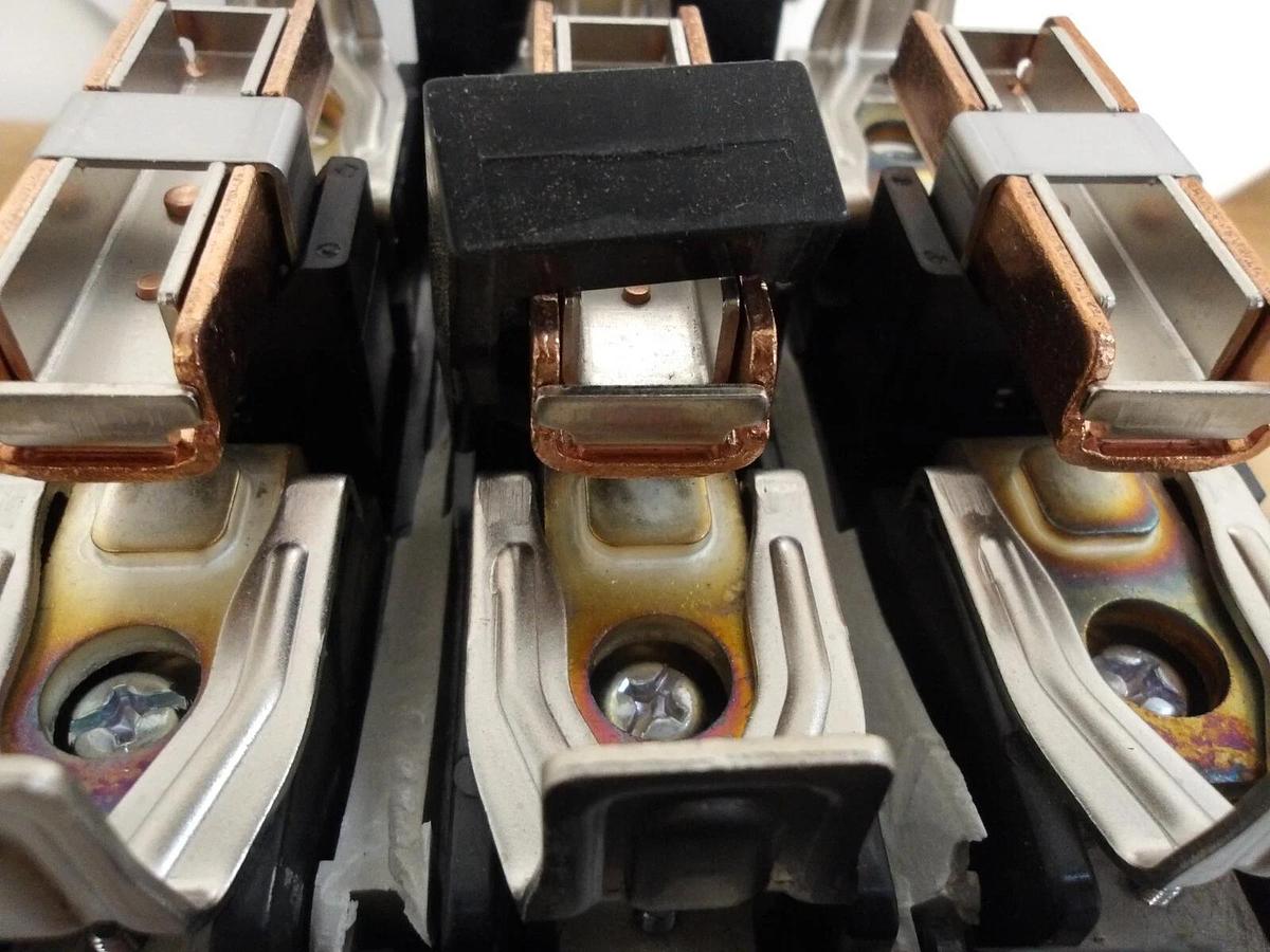 Used MITSUBISHI S-N300 CONTACTOR 350 AMP, #225140G PARTS ONLY