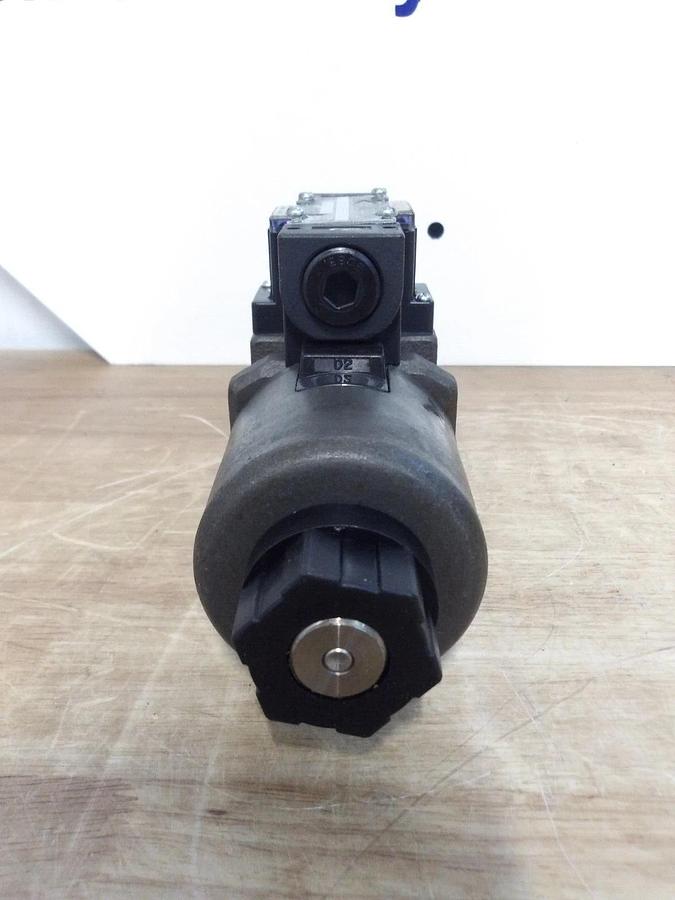 Used NACHI SS-003-C6-R-D2-21 HYDRAULIC DIRECTIONAL CONTROL VALVE, #33945G NEW